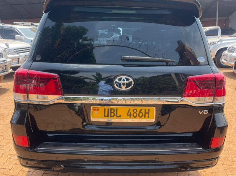 2010 Toyota land cruiser v8 pictures