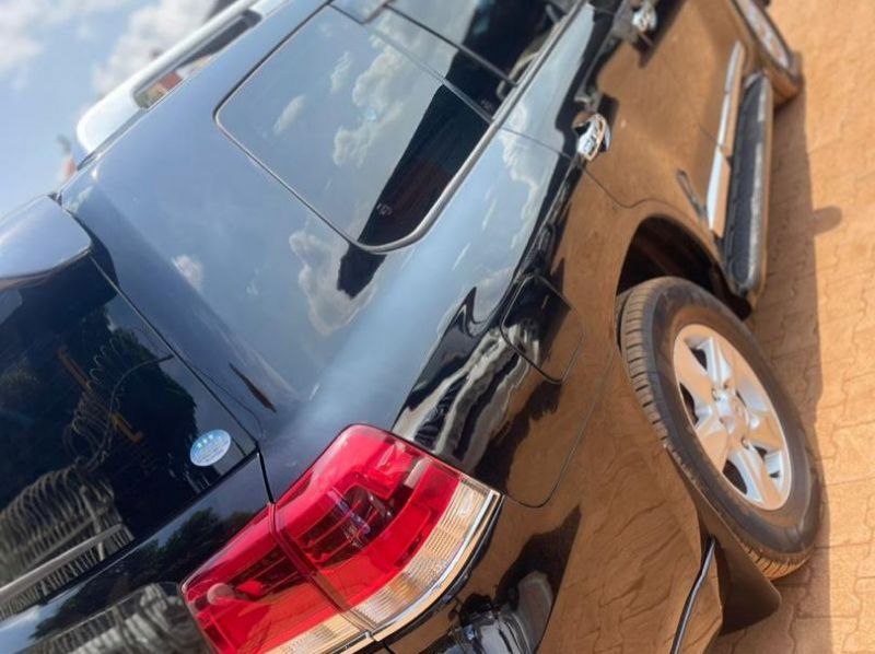 2010 Toyota land cruiser v8 pictures