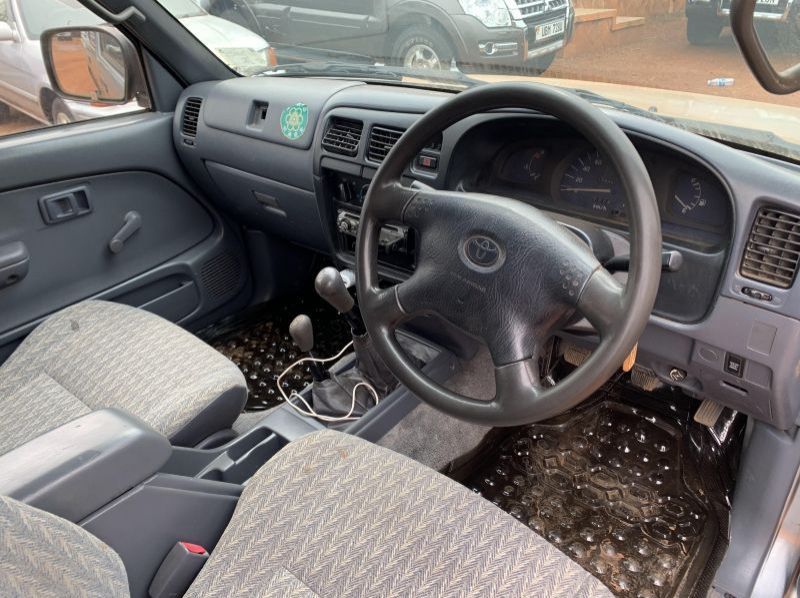 2004 Toyota hilux double cabin pictures