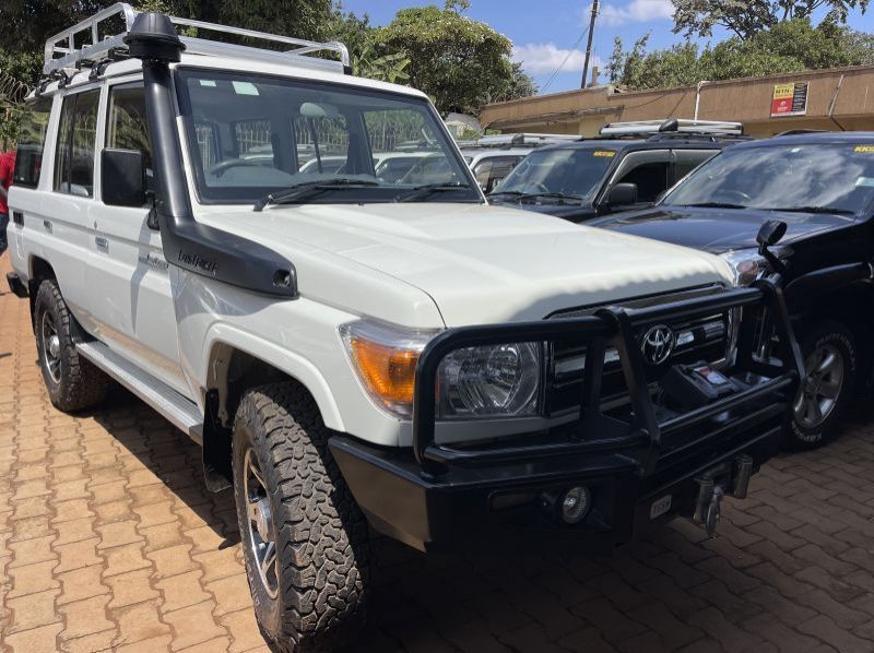 Used Toyota land cruiser HARDTOP  for sale in Kampala, Uganda