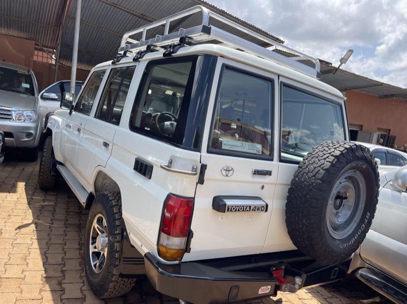 2017 Toyota land cruiser HARDTOP pictures