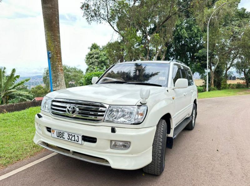 Used Toyota land cruiser v8  for sale in Kampala, Uganda