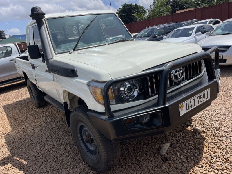 Used Toyota land cruiser hardtop single cabin  for sale in Kampala, Uganda