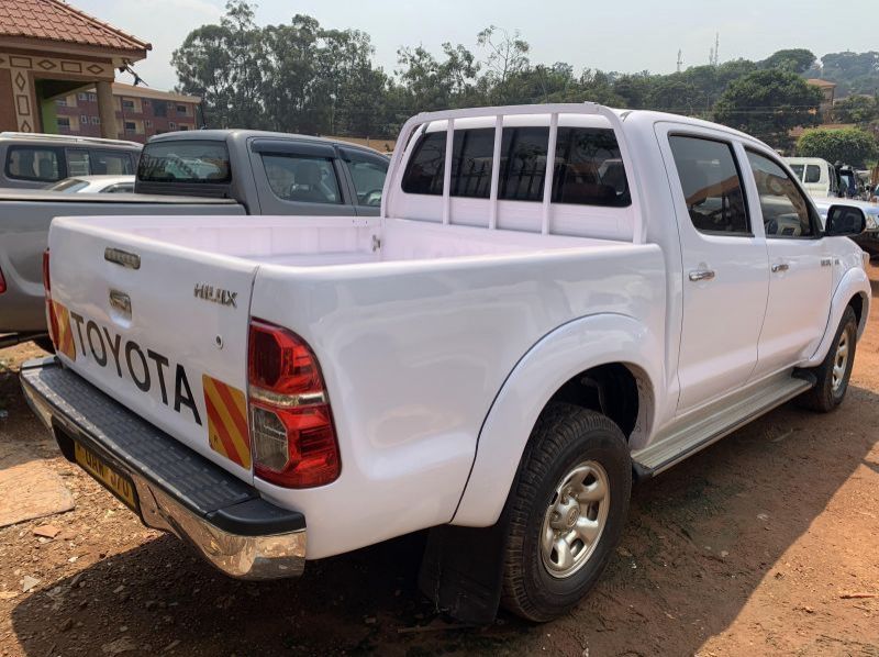 2013 Toyota hilux  pictures