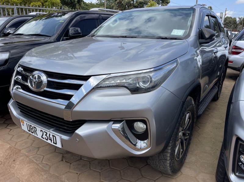 2018 Toyota fortuner pictures