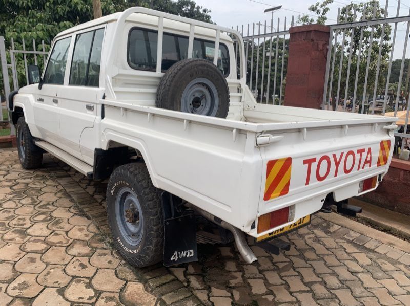 2013 Toyota Land Cruiser Double cabin pictures