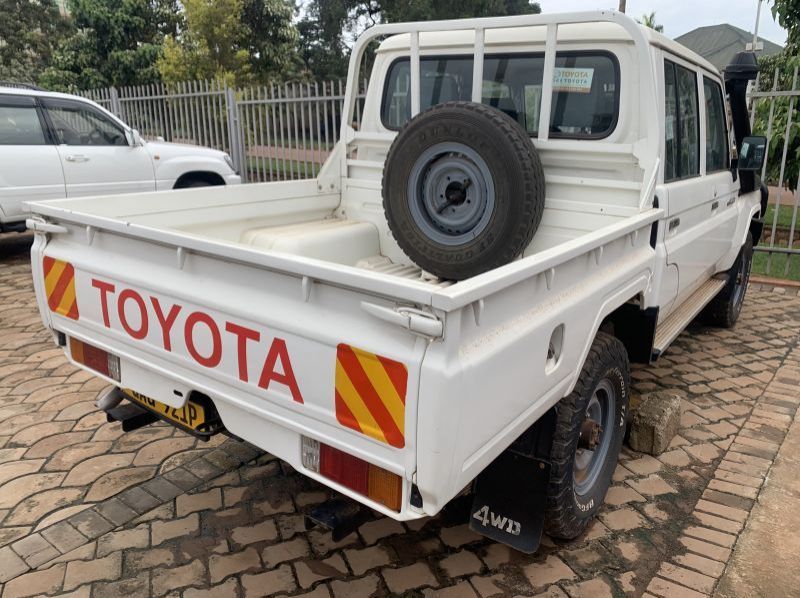 2013 Toyota Land Cruiser Double cabin pictures