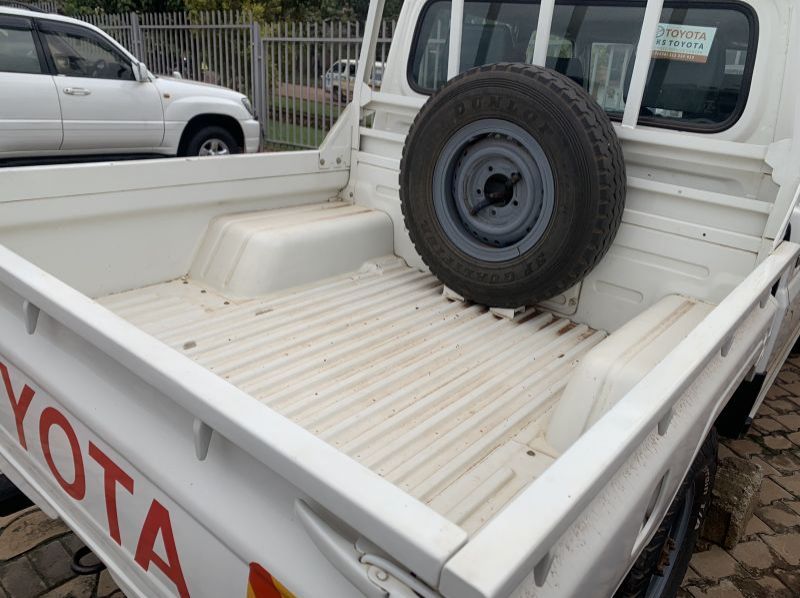2013 Toyota Land Cruiser Double cabin pictures