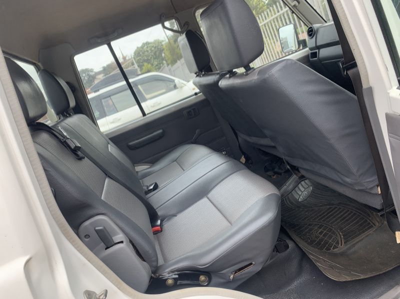 2013 Toyota Land Cruiser Double cabin pictures