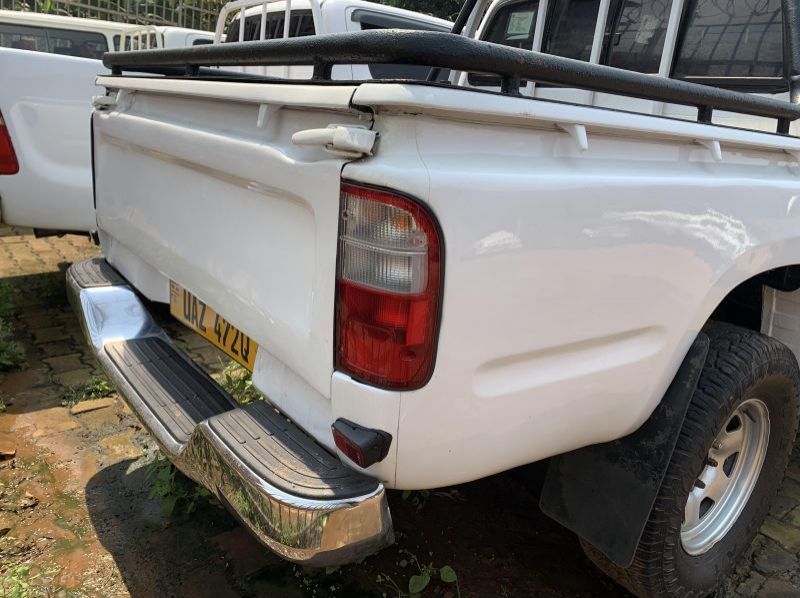 2004 Toyota hilux  pictures