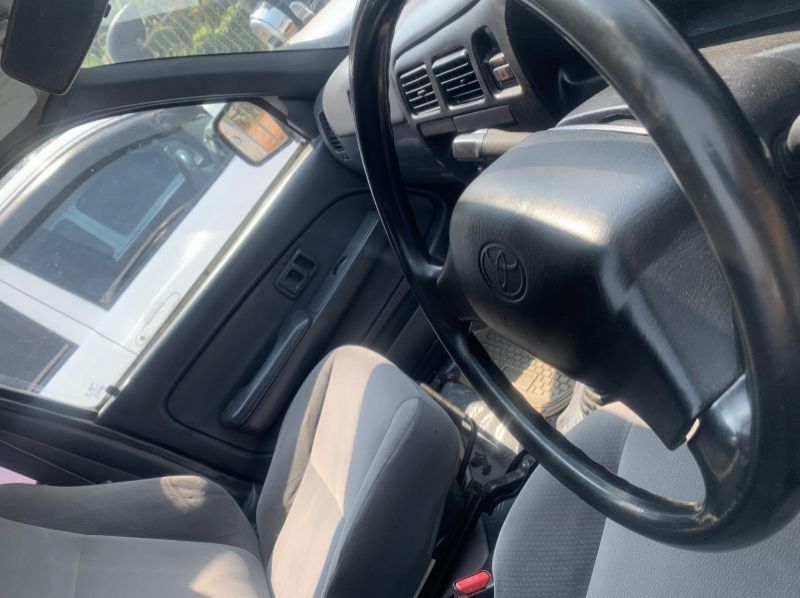 2004 Toyota hilux  pictures