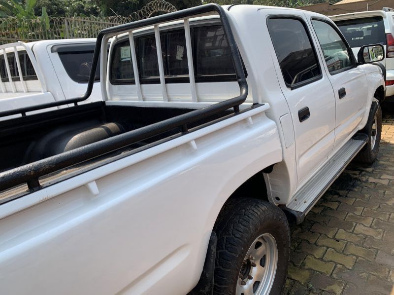 2004 Toyota hilux  pictures