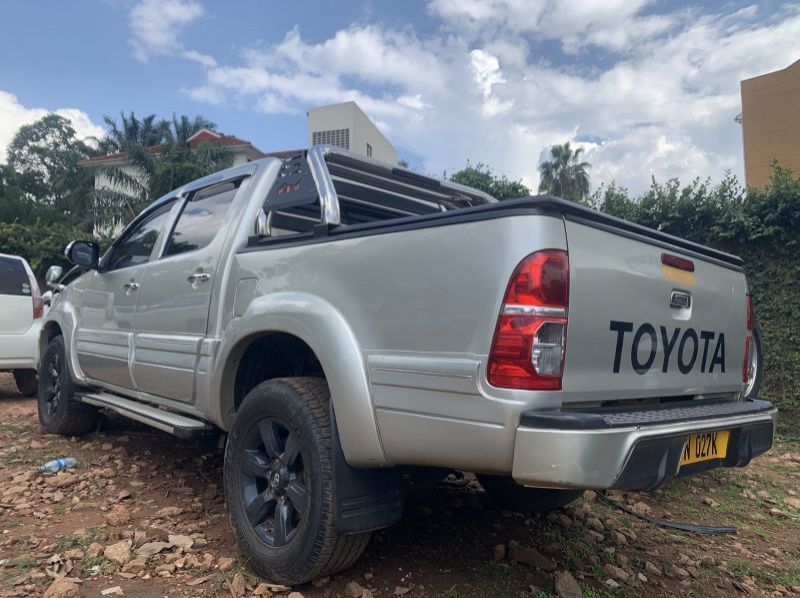 2011 Toyota hilux double cabin pictures