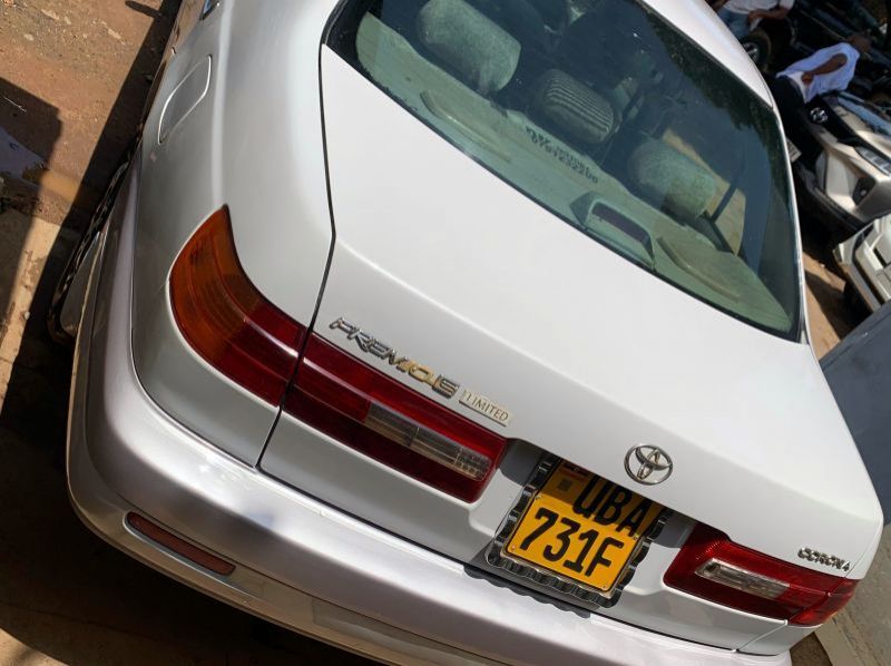 2001 Toyota Premio pictures