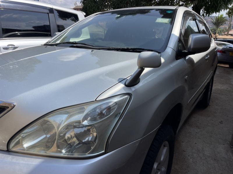 Used Toyota harrier  for sale in Kampala, Uganda