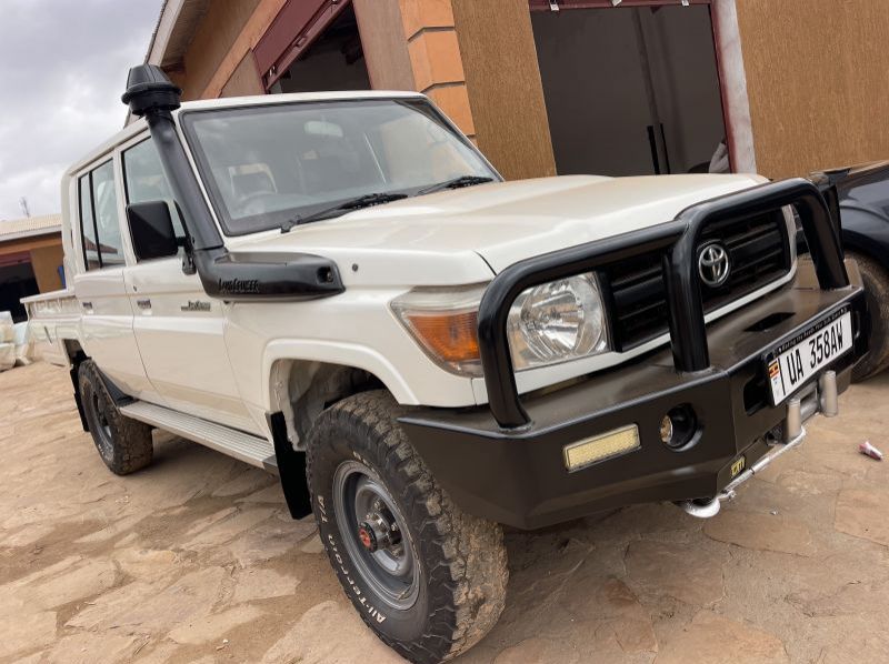 Used Toyota land cruiser  double cabin  for sale in Kampala, Uganda