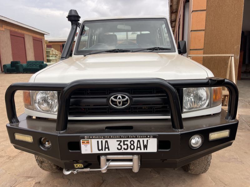 2013 Toyota land cruiser  double cabin pictures