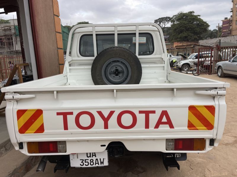 2013 Toyota land cruiser  double cabin pictures