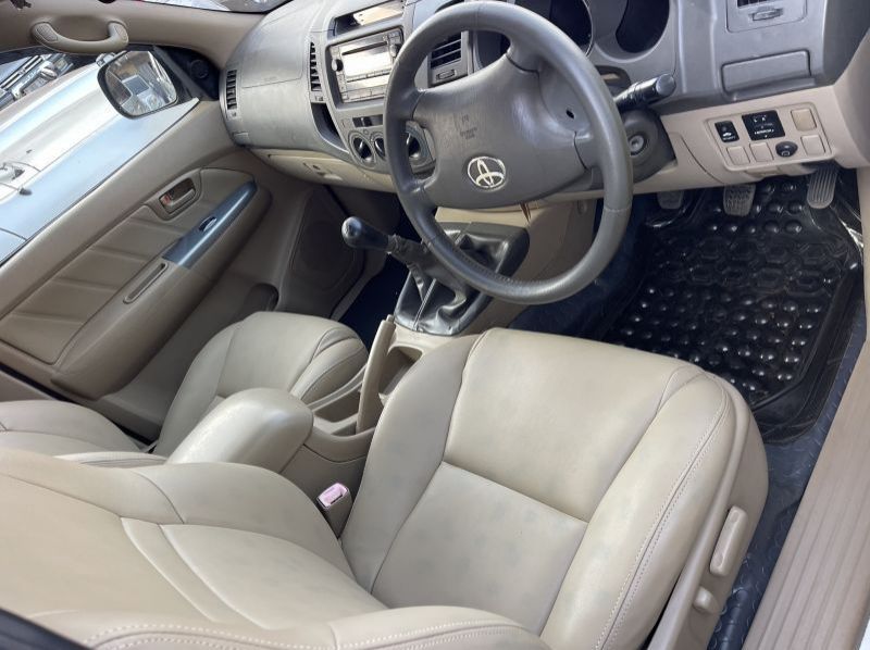 2010 Toyota hilux vigo  pictures