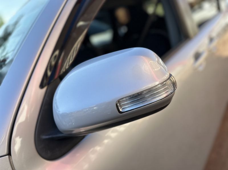 2009 Toyota Sienta pictures