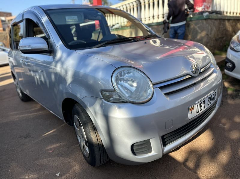 2009 Toyota Sienta pictures