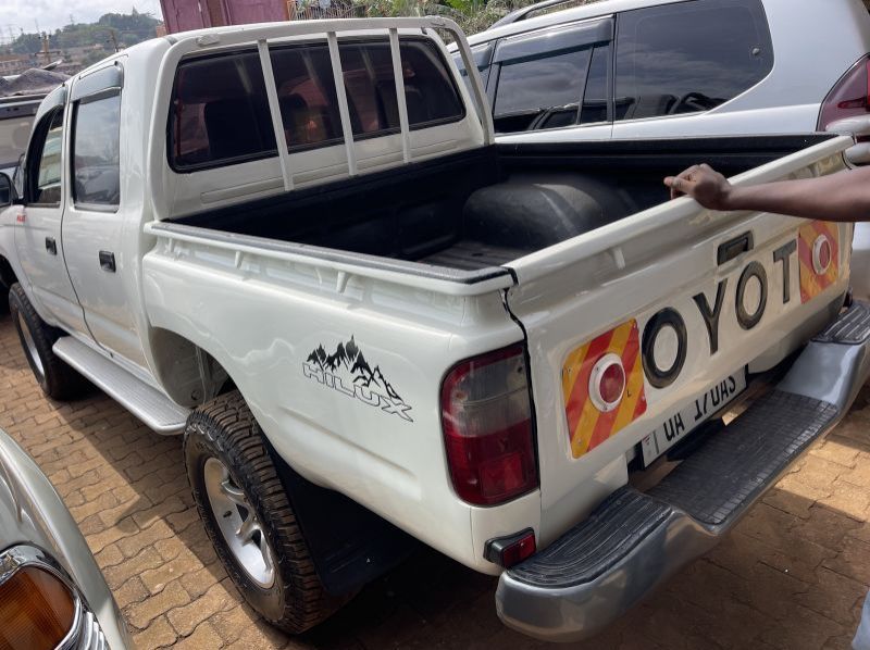 2002 Toyota hilux pictures