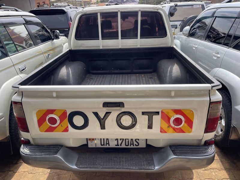 2002 Toyota hilux pictures