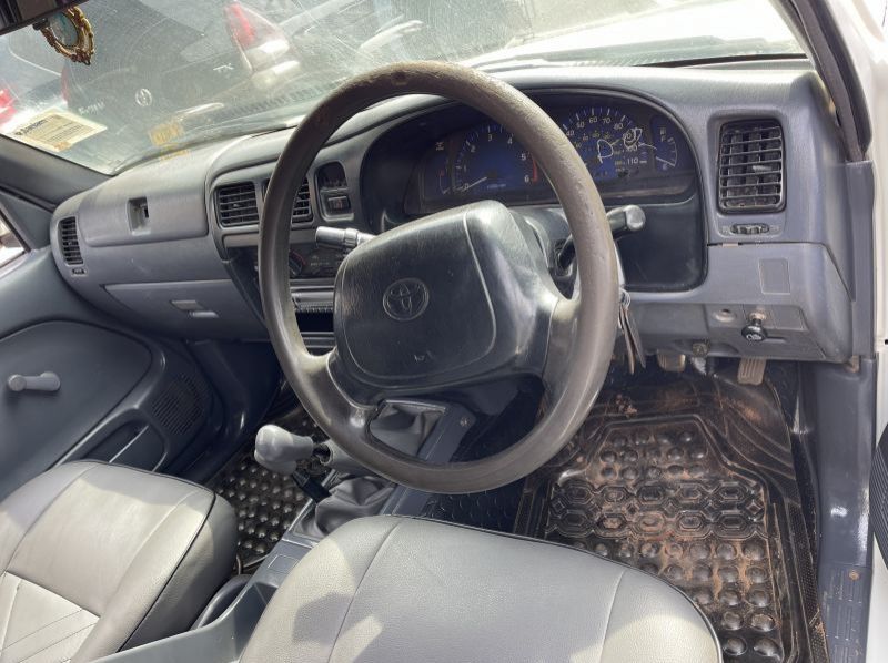 2002 Toyota hilux pictures