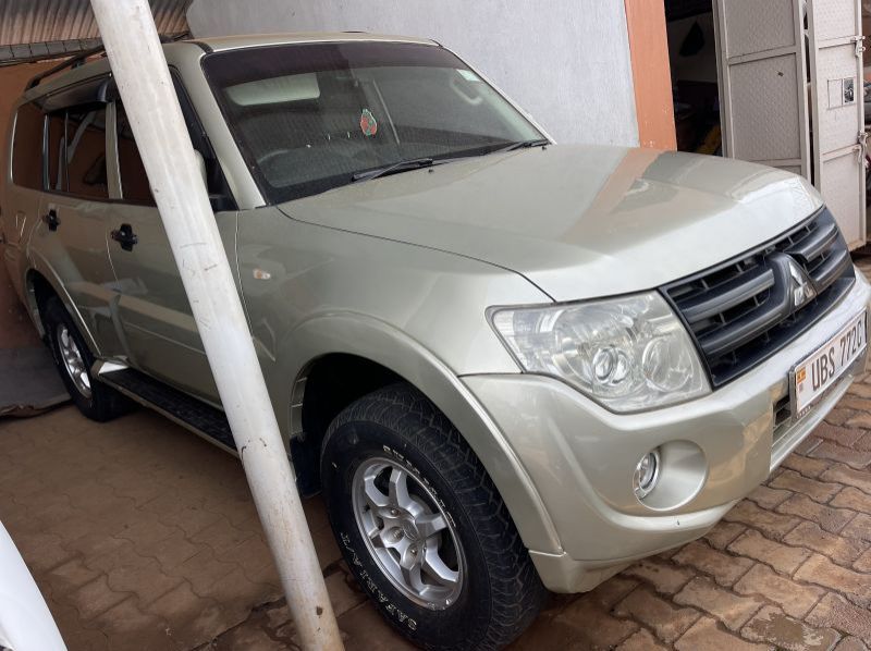 2012 Mitsubishi pajero pictures