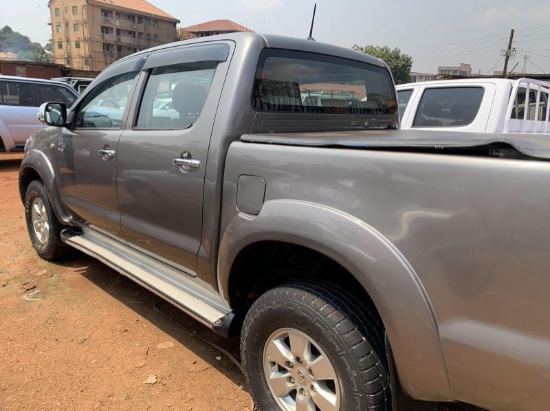 2010 Toyota hilux  pictures