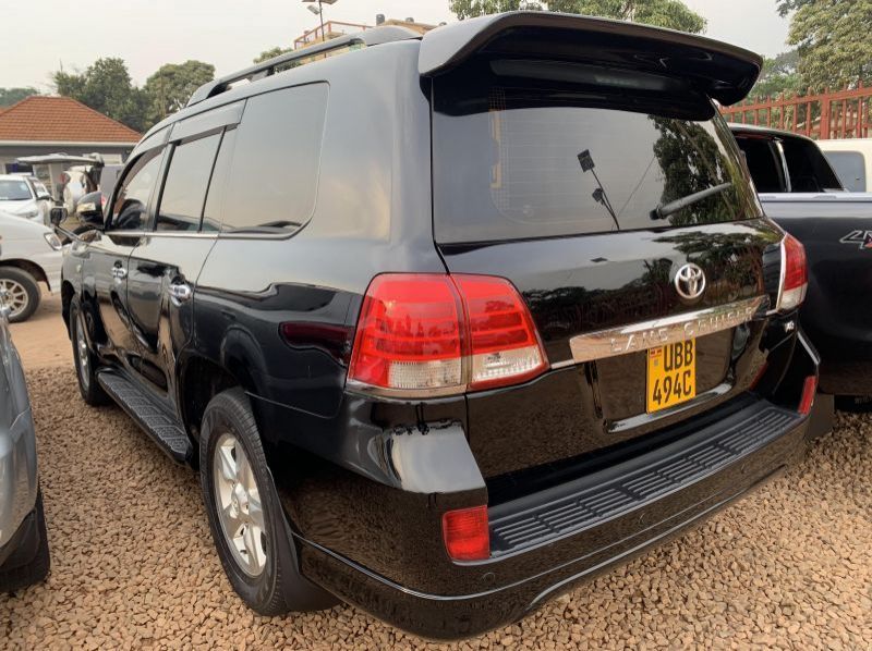 2010 Toyota land cruiser v8 pictures