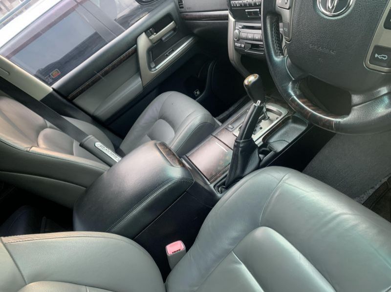 2010 Toyota land cruiser v8 pictures