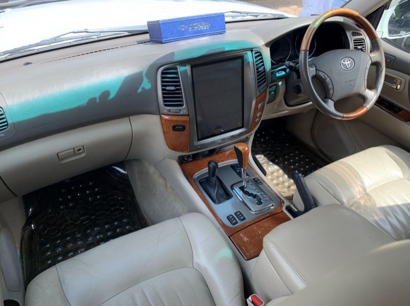 2005 Toyota land cruiser cygnus pictures