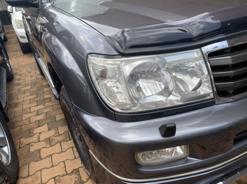 2005 Toyota land cruiser v8 pictures