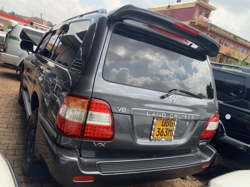 2005 Toyota land cruiser v8 pictures