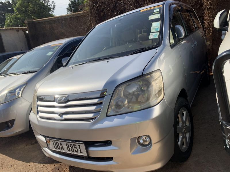 2003 Toyota noah pictures