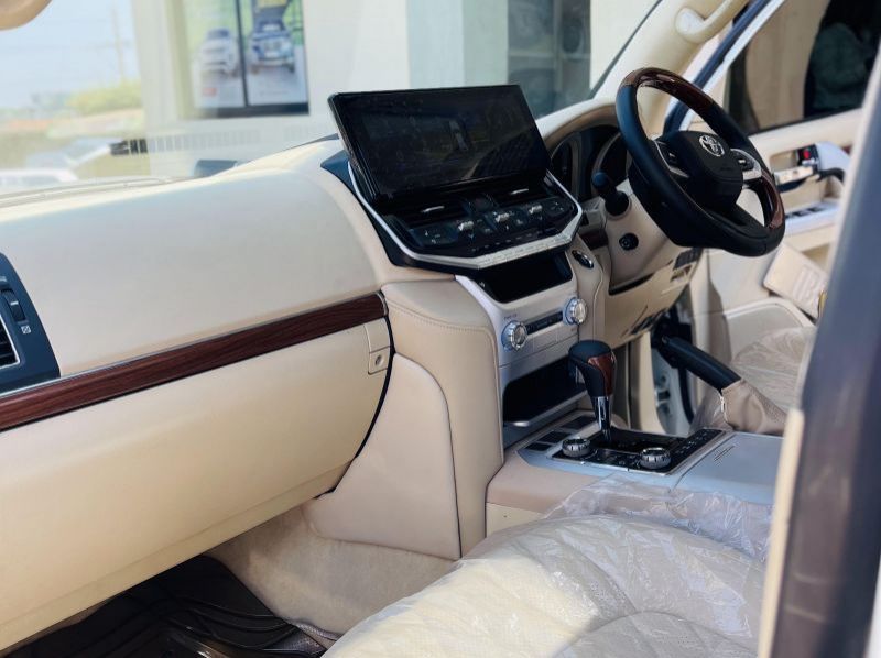 2012 Toyota land cruiser v8 pictures