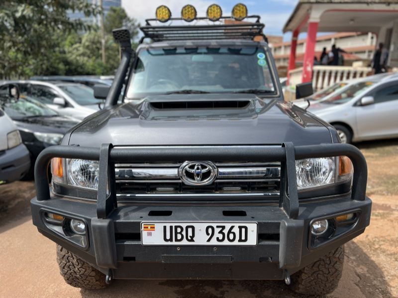 2020 Toyota Land cruiser Double cabin pictures