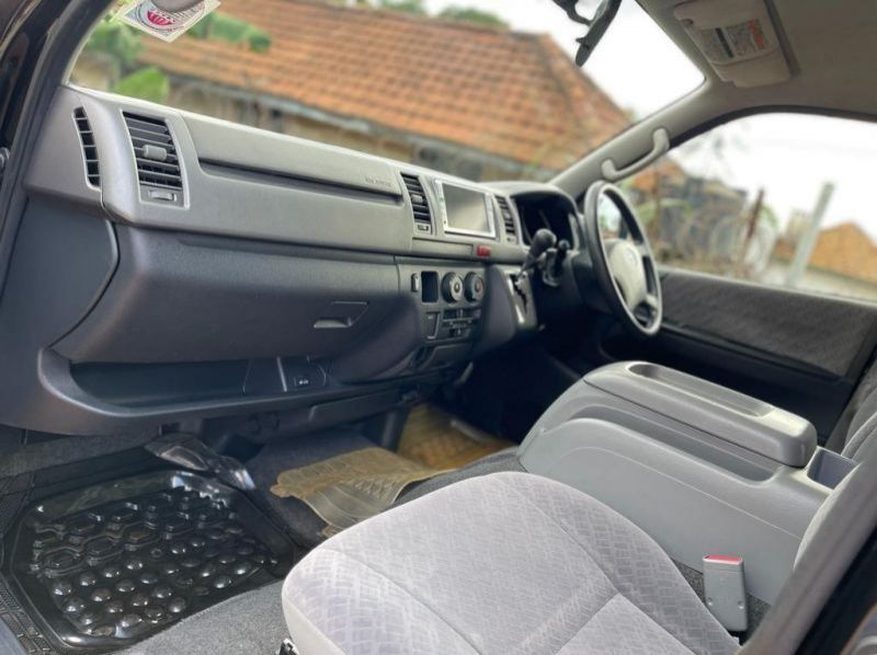 2009 Toyota hiace pictures